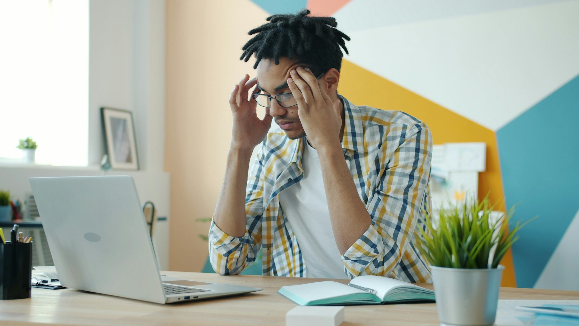 Creator overwhelmed by manual delivery — WhatsApp messages, bank confirmations, email attachments